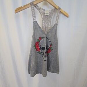 Freeze Tank Top Womens Medium Gray Skull Roses Graphic Crochet Racerback Gothic